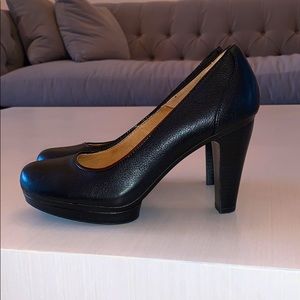 Sofft black leather pumps sz 7